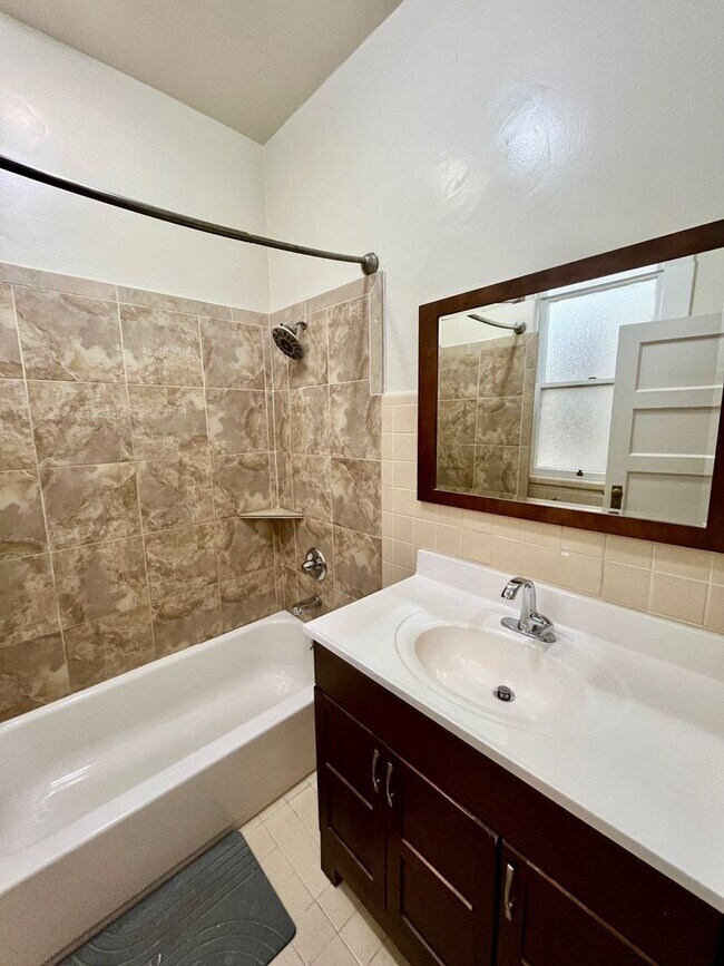 Building Photo - PM0314