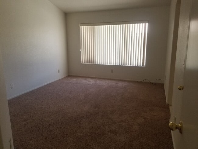 Building Photo - Single Story 3 bedroom located in 89032!