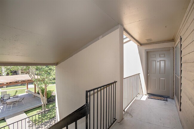 Building Photo - 3300 Pebblebrook Dr