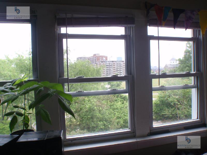 Building Photo - 72 Calumet St