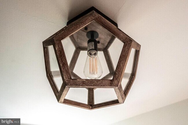 Building Photo - 822 S Royal St