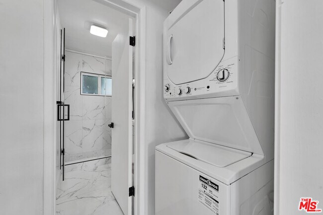 Building Photo - 926 N Spaulding Ave