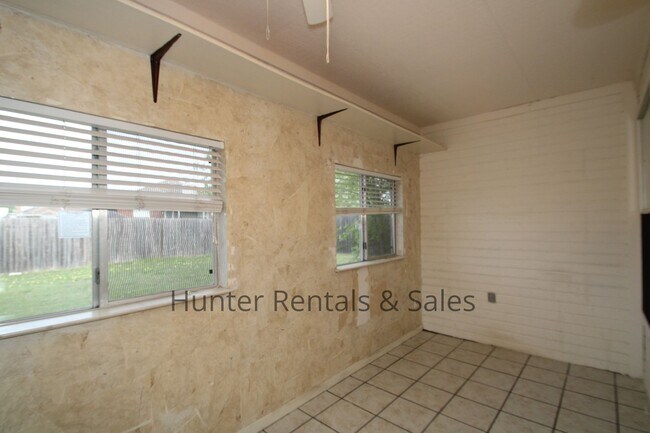 Building Photo - 4001 Tallwood Dr
