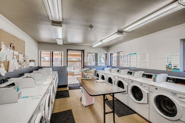 Building Photo - Fantastic Updated 1 Bedroom Condo in Missi...