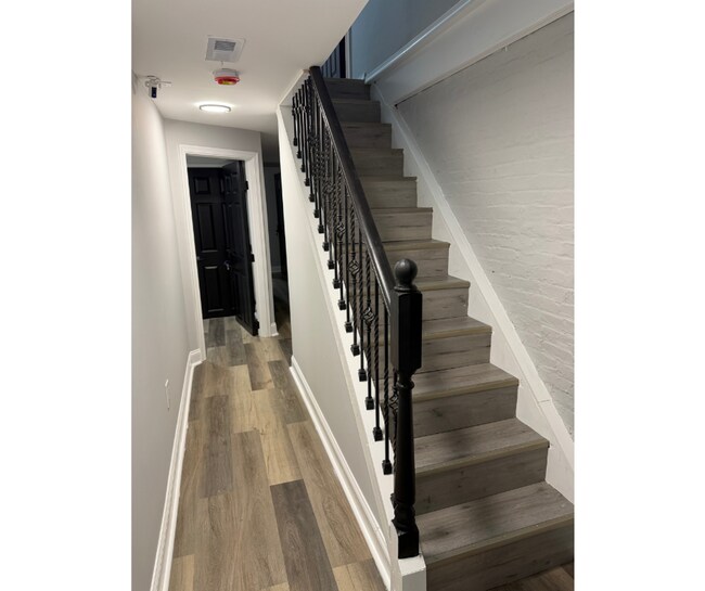 Building Photo - 3325 E Monument St