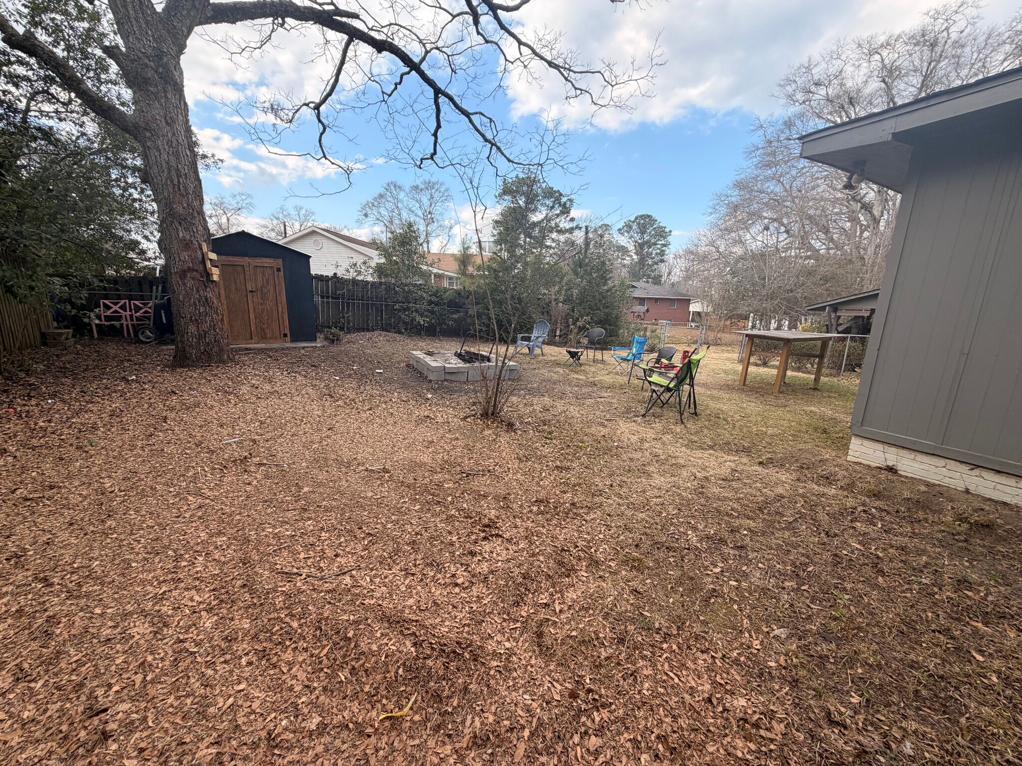 Building Photo - 321 Village Dr