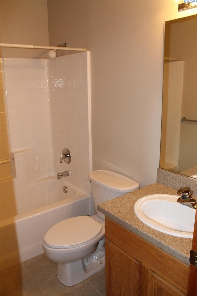 Building Photo - 431 Columbia Point Dr
