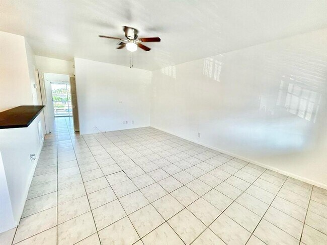 Building Photo - 1004 Pine Dr