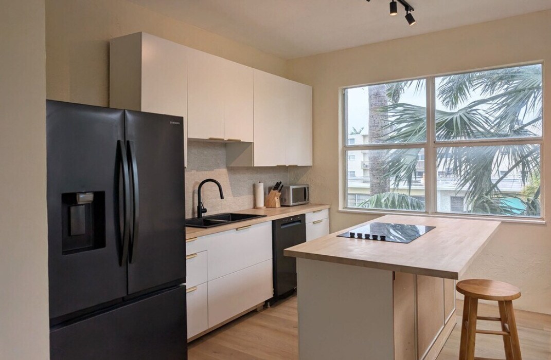 Building Photo - 900 16th St