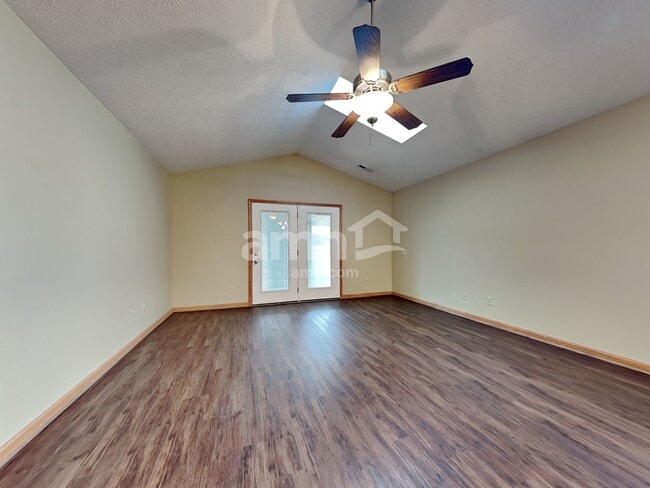 Building Photo - 2160 Schwinn Ave