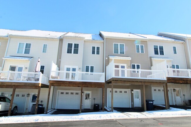 Building Photo - Upscale townhome  with attached garage for rent in the Townes at Bluestone!