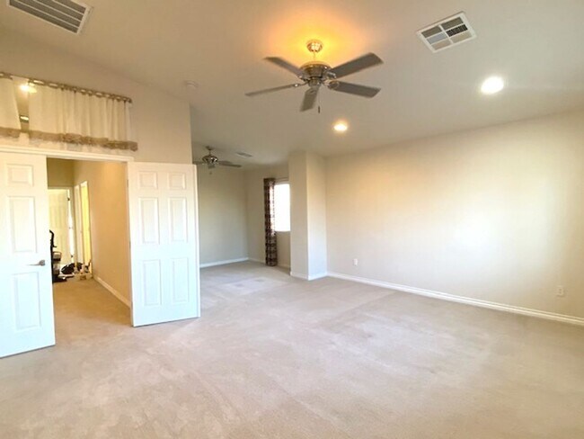 Building Photo - Available on July 31, 2025 For Viewing. Su...