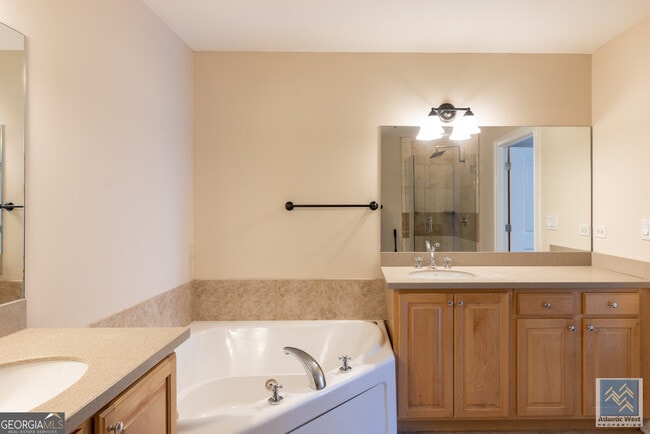 Building Photo - 285 Centennial Olympic Park Dr NW