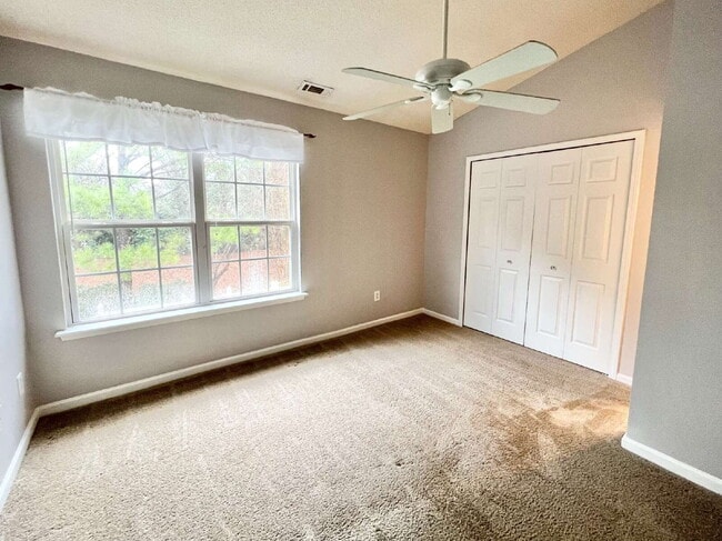 Building Photo - STEELECREEK TOWNHOUSE!