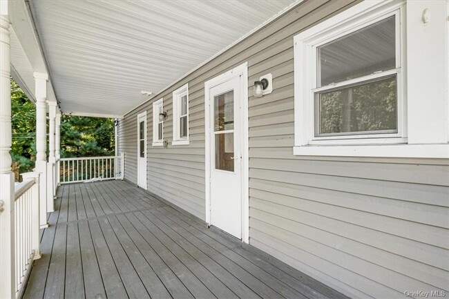 Building Photo - 3245 Albany Post Rd