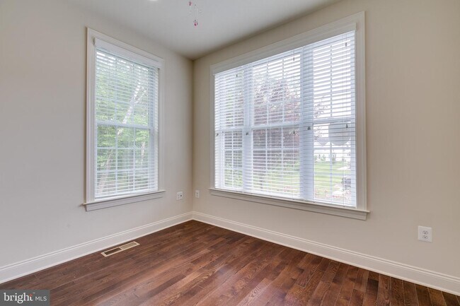 Building Photo - 42948 Courtland Chase Square