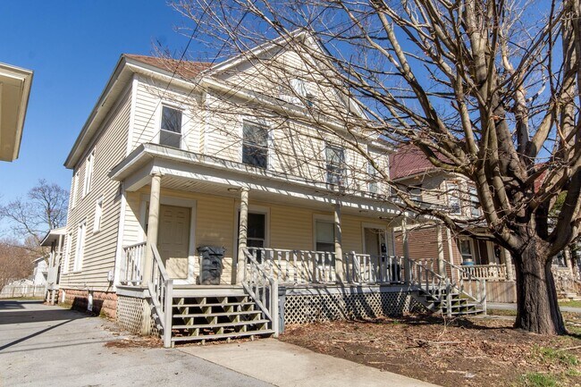 Building Photo - 1025 State St