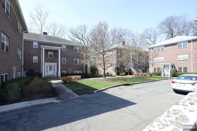 Building Photo - 20-30-30 Ridge Rd