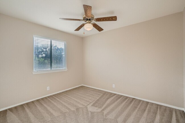 Building Photo - Less than 10 miles to Randolph AFB!