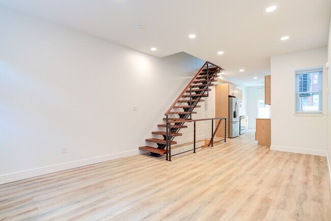 Building Photo - 3023 Harper St