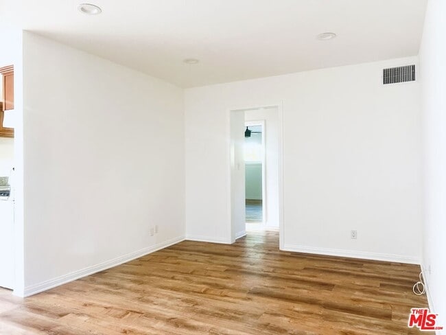 Building Photo - 5263 Riverton Ave