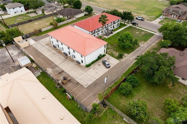 Building Photo - 13 E Stubbs St