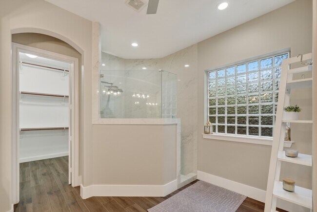 Building Photo - 110 S Veilwood Cir