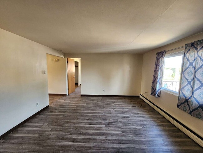 Building Photo - 1 Bedroom Apartment with balcony