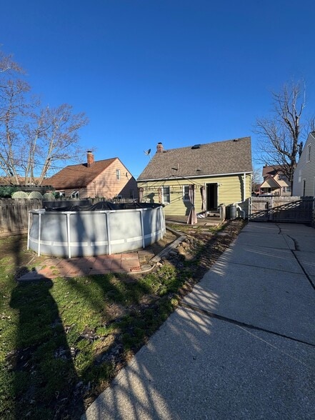 Building Photo - 6707 Laverne Ave