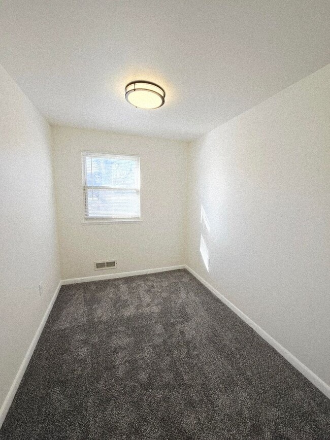 Building Photo - Renovated 3-Bedroom, 1-Bathroom Home in Beechfield