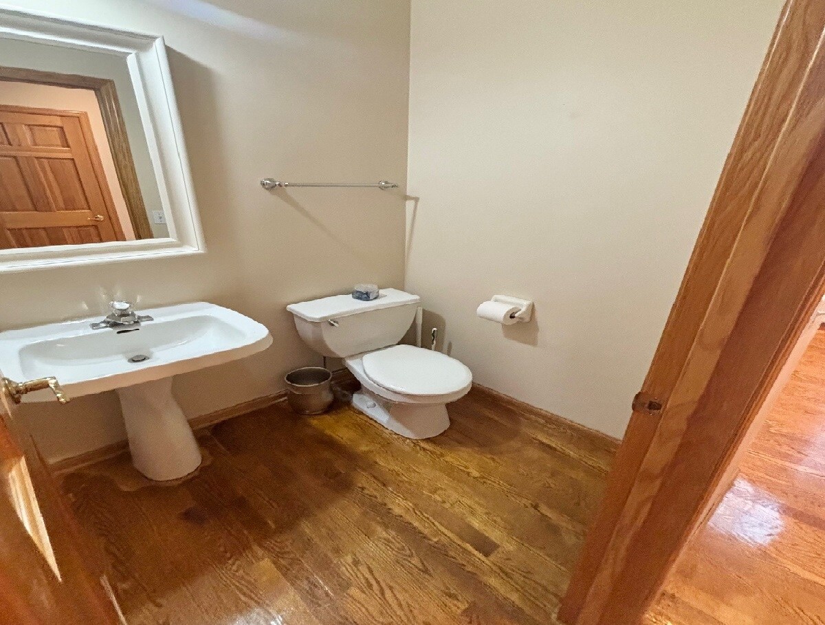 Building Photo - 15014 Valley View Pl