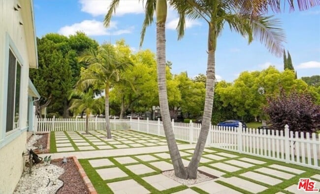 Building Photo - 6453 Montgomery Ave