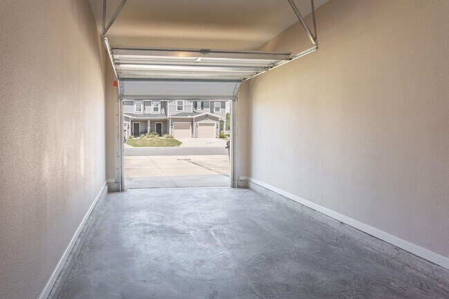 Building Photo - 34 Great Star Ct