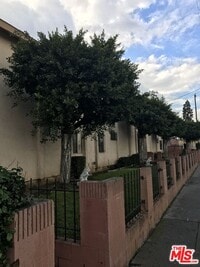 Building Photo - 840 W Colden Ave