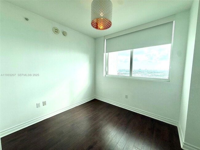 Building Photo - 253 NE 2nd St