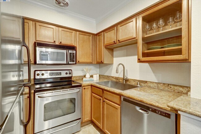 Building Photo - 130 Eastridge Dr