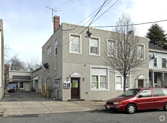 Primary Photo - 307 Seaman St