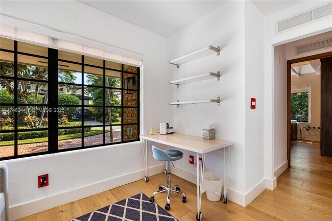 Building Photo - 524 Oleander Dr