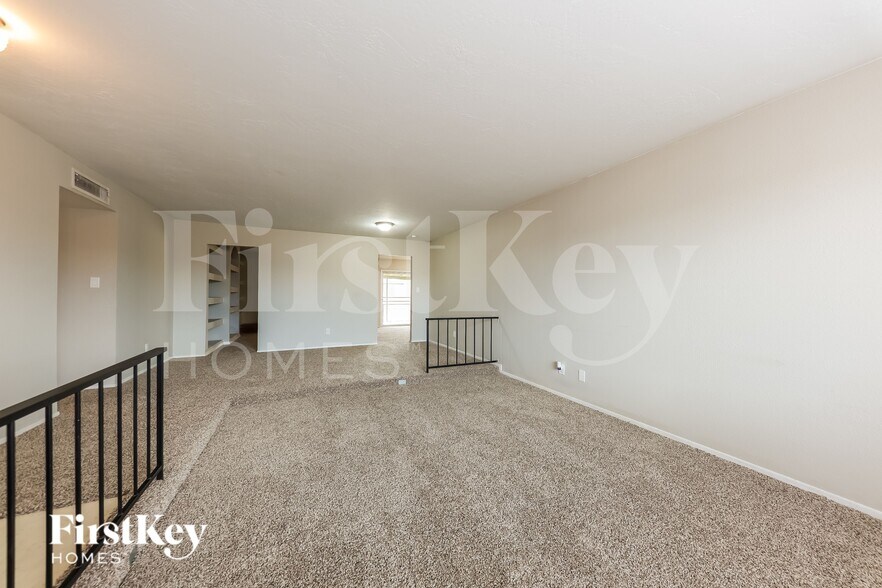 Building Photo - 3730 W Hartford Ave