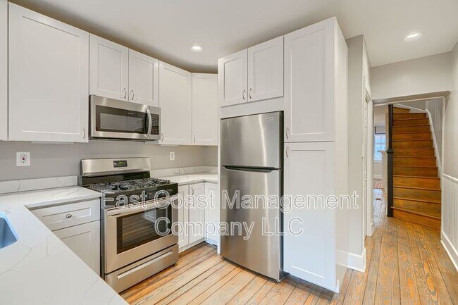 Building Photo - 724 S Hanover St