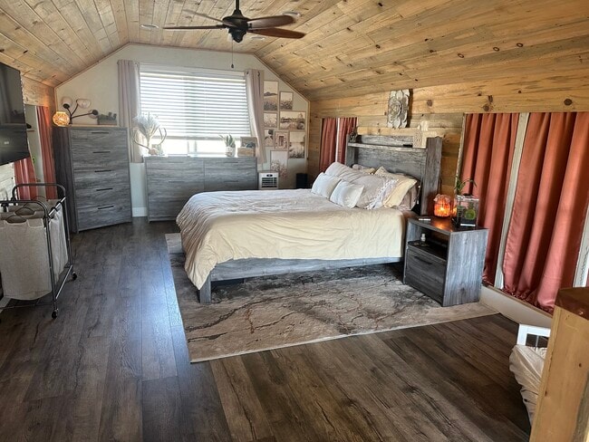 Building Photo - 1839 S Rocker Rd