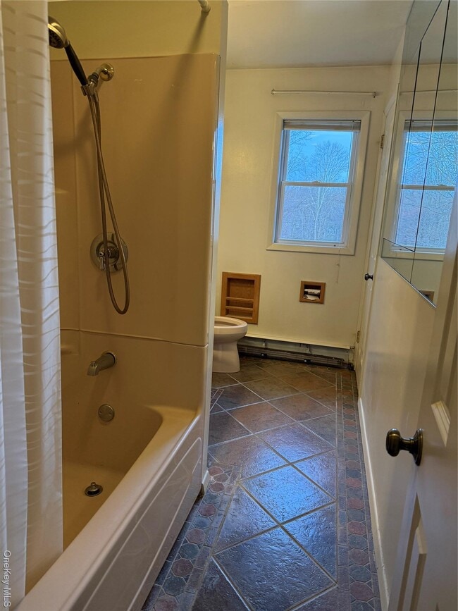 Building Photo - 92 Spook Rock Rd