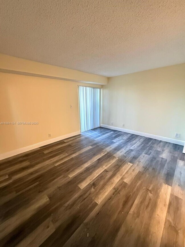 Building Photo - 7650 Westwood Dr