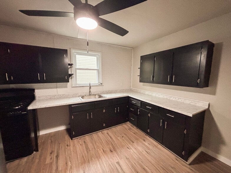 Building Photo - 489 Evergreen Rd