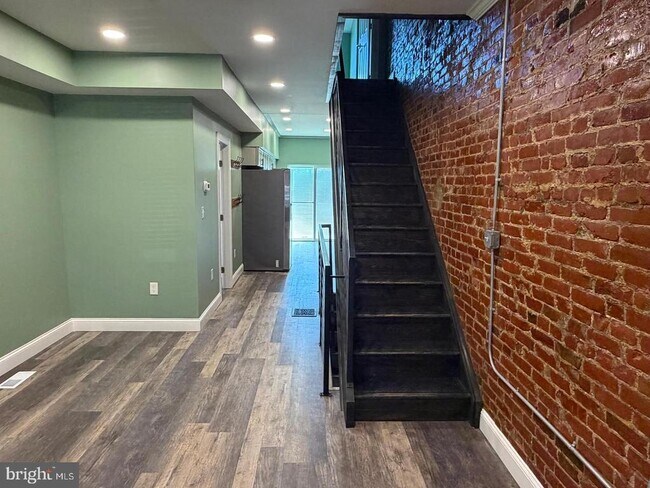 Building Photo - 2643 N Mascher St