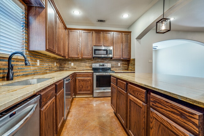 Building Photo - 2714 Merida Ave