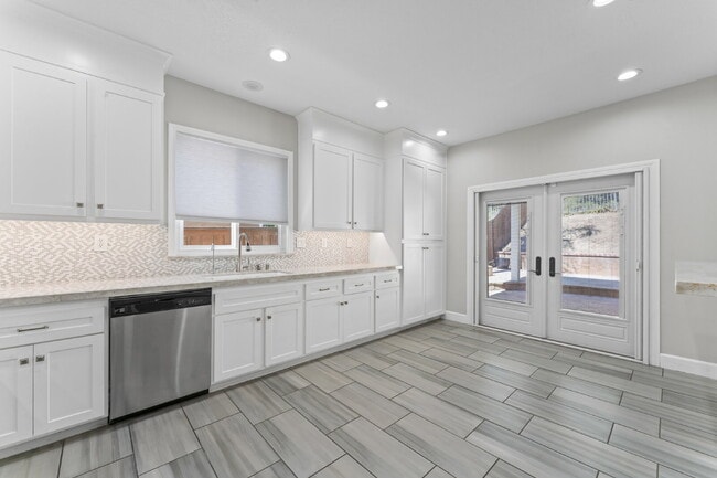 Building Photo - 28511 Silverking Trail
