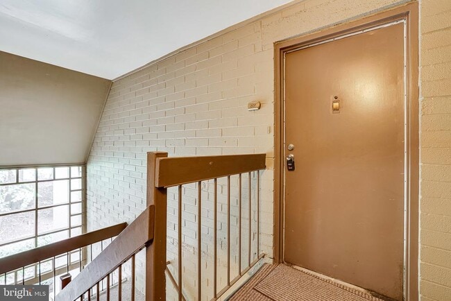 Building Photo - 2210 Springwood Dr