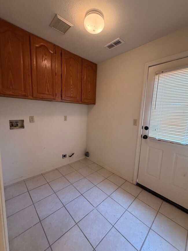 Building Photo - Family-Friendly Elk Grove Home Near Top Schools