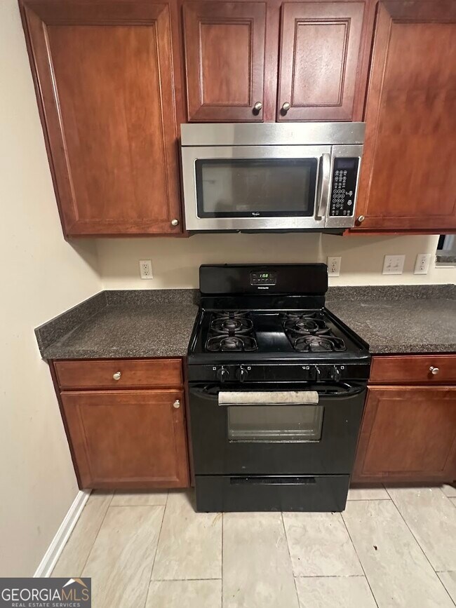 Building Photo - 3245 Welmingham Dr SW